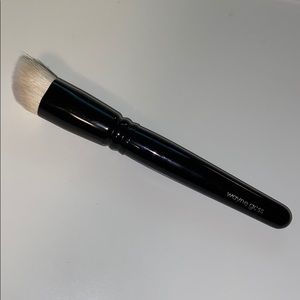 Wayne Goss face brush 01